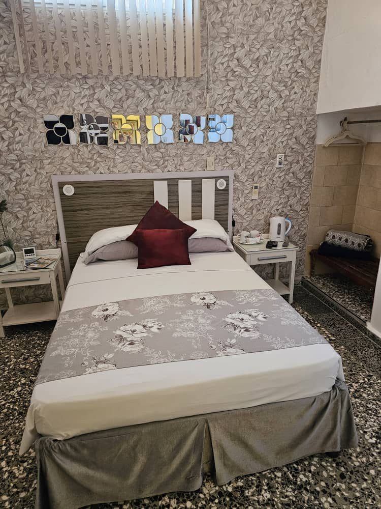 Double bedroom with kettle and tea service