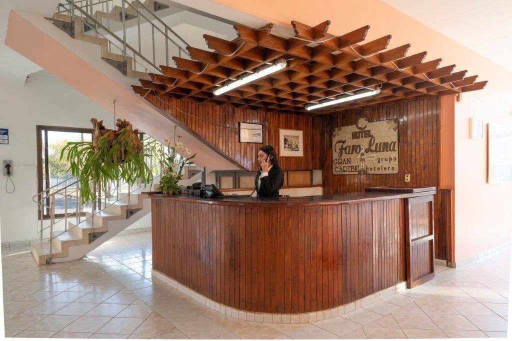 Faro Luna hotel reception and lobby