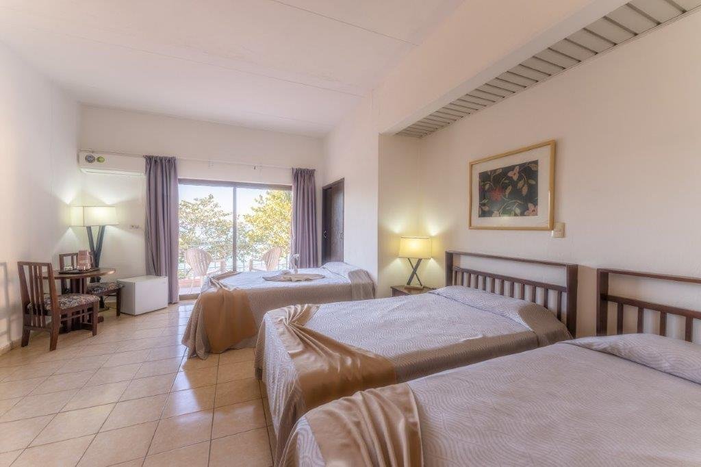 Faro Luna guest room with double bed