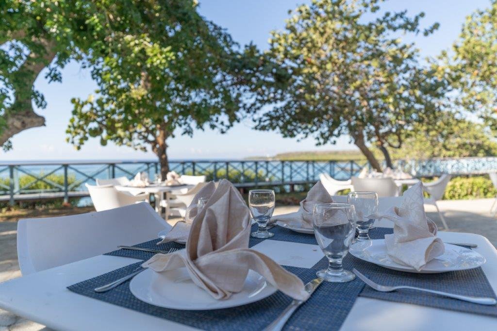 Faro Luna restaurant table setting