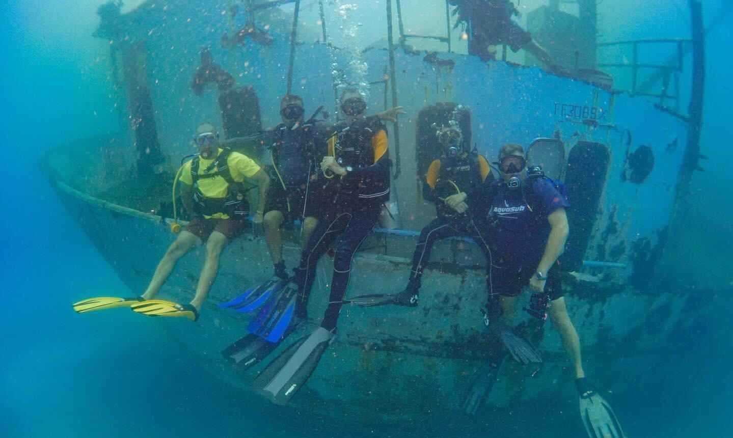 Dive group on a shipwreck in Cienfuegos
